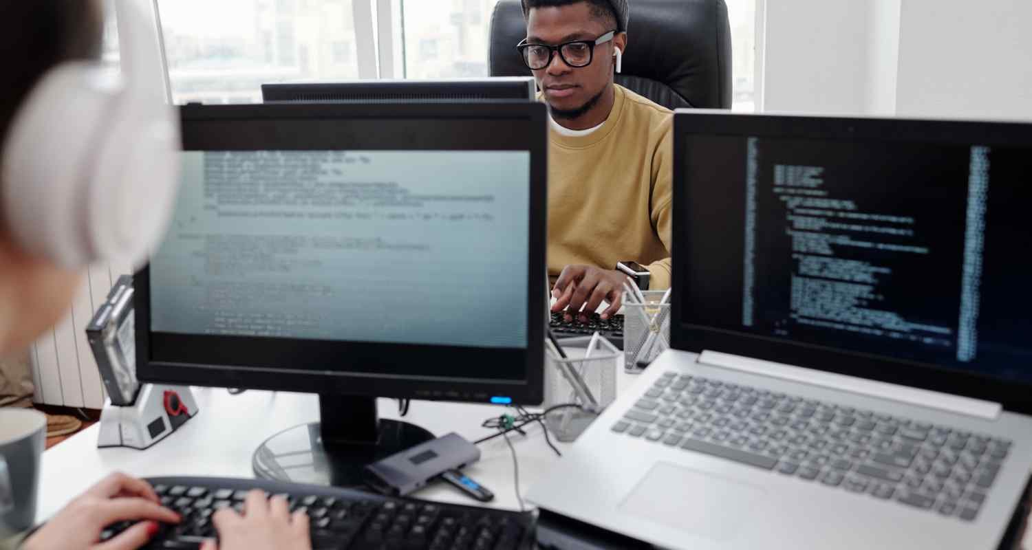 https://supporttechservice.com/wp-content/uploads/2023/08/slider_06_about.jpg
